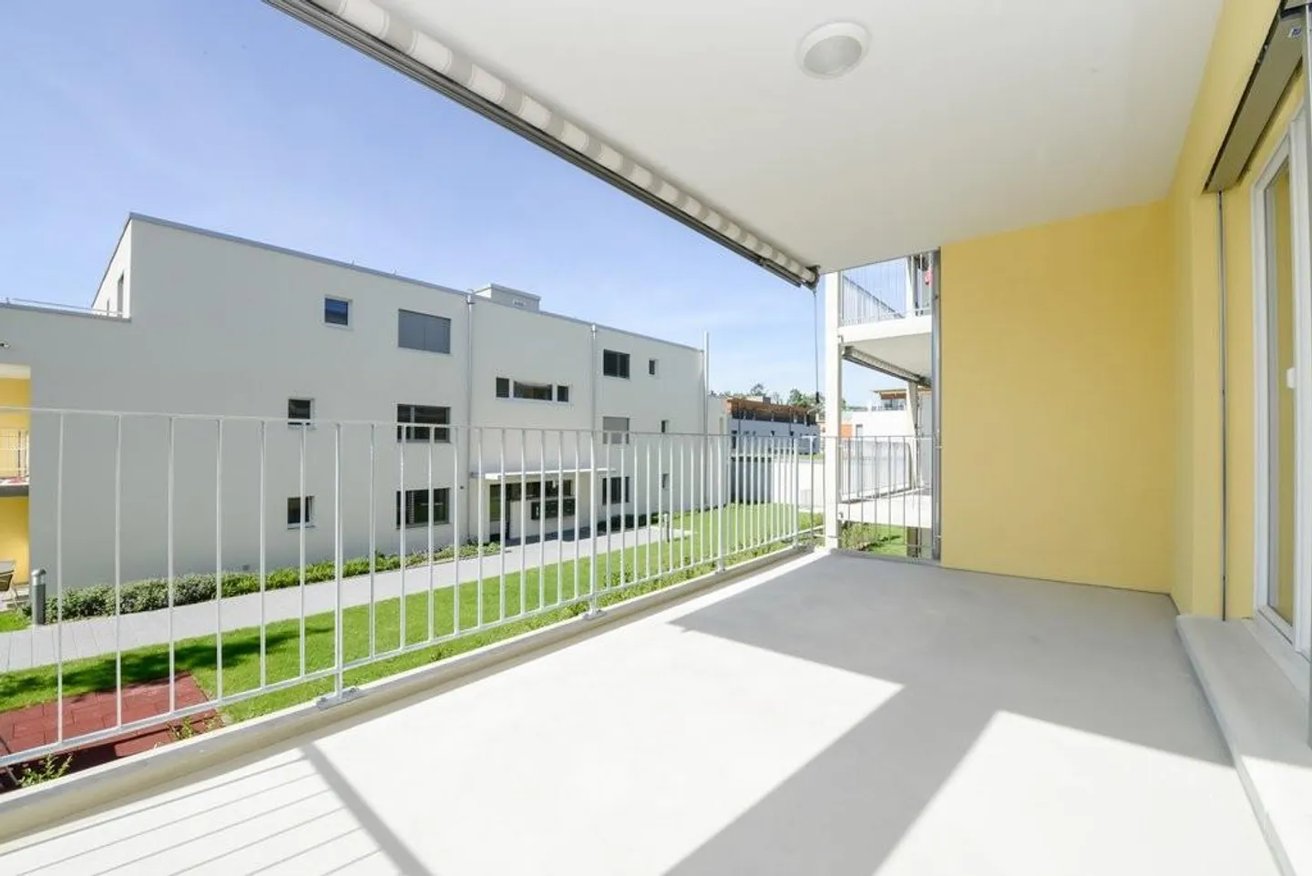 Bright and modern apartment in the Stämpflia area - Photo 5 of 11