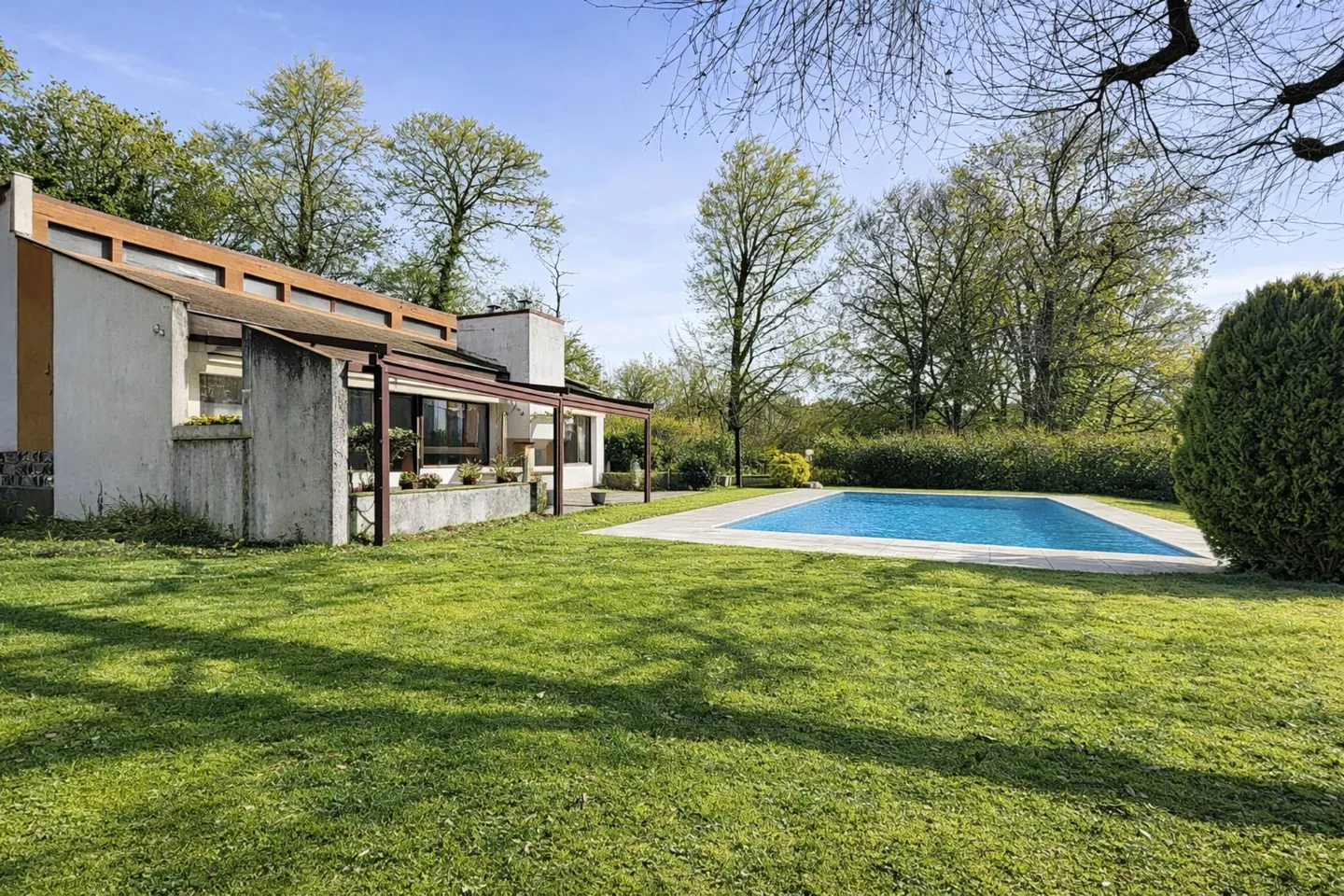 A villa to renovate in a green oasis - Photo 2 of 13