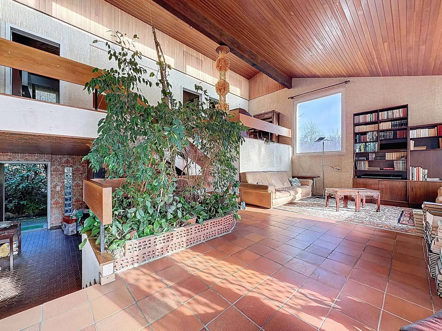 A villa to renovate in a green oasis - Photo 9 of 13