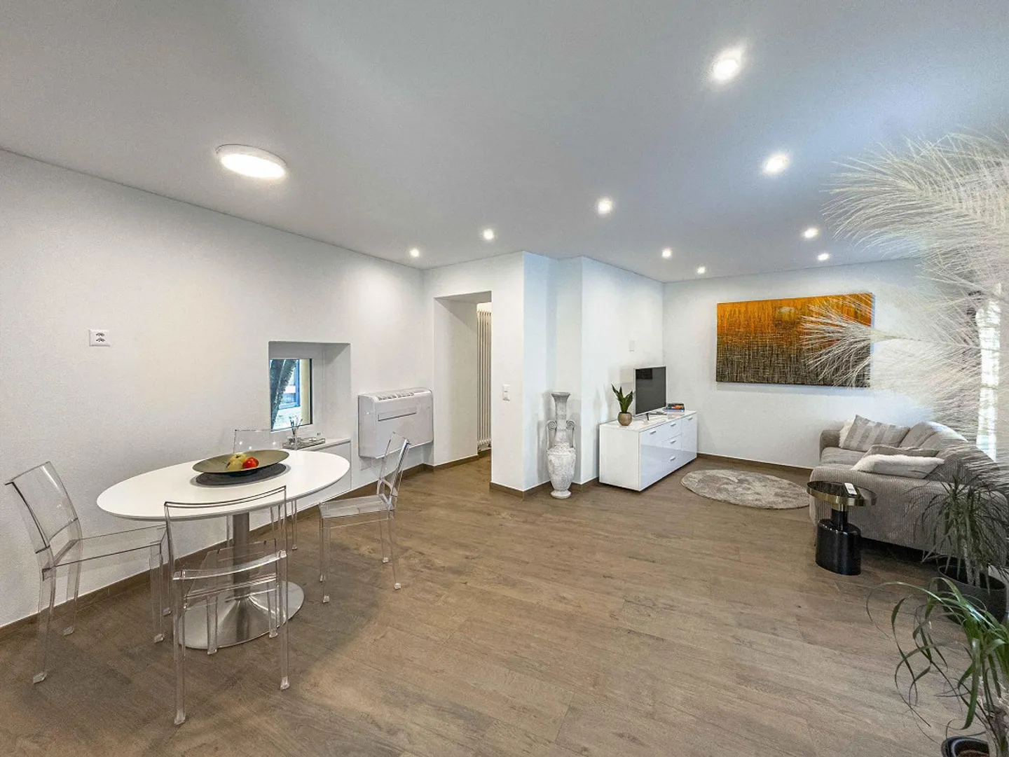 Charming renovated house in the center of Minusio - Photo 1 of 7