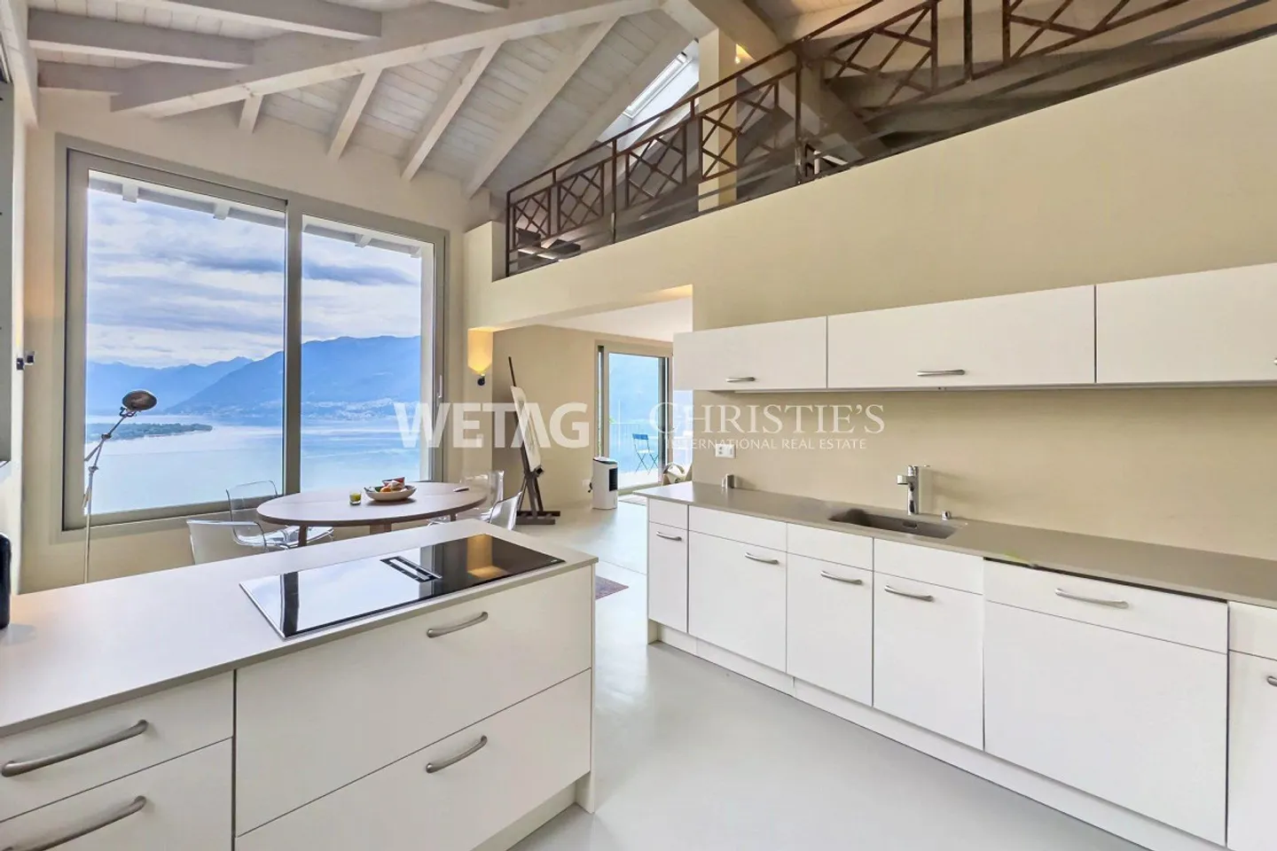 Ronco sopra Ascona : Villa moderne bifamiliale avec deux appartements et magnifique vue sur le lac à vendre - Photo 4 sur 13