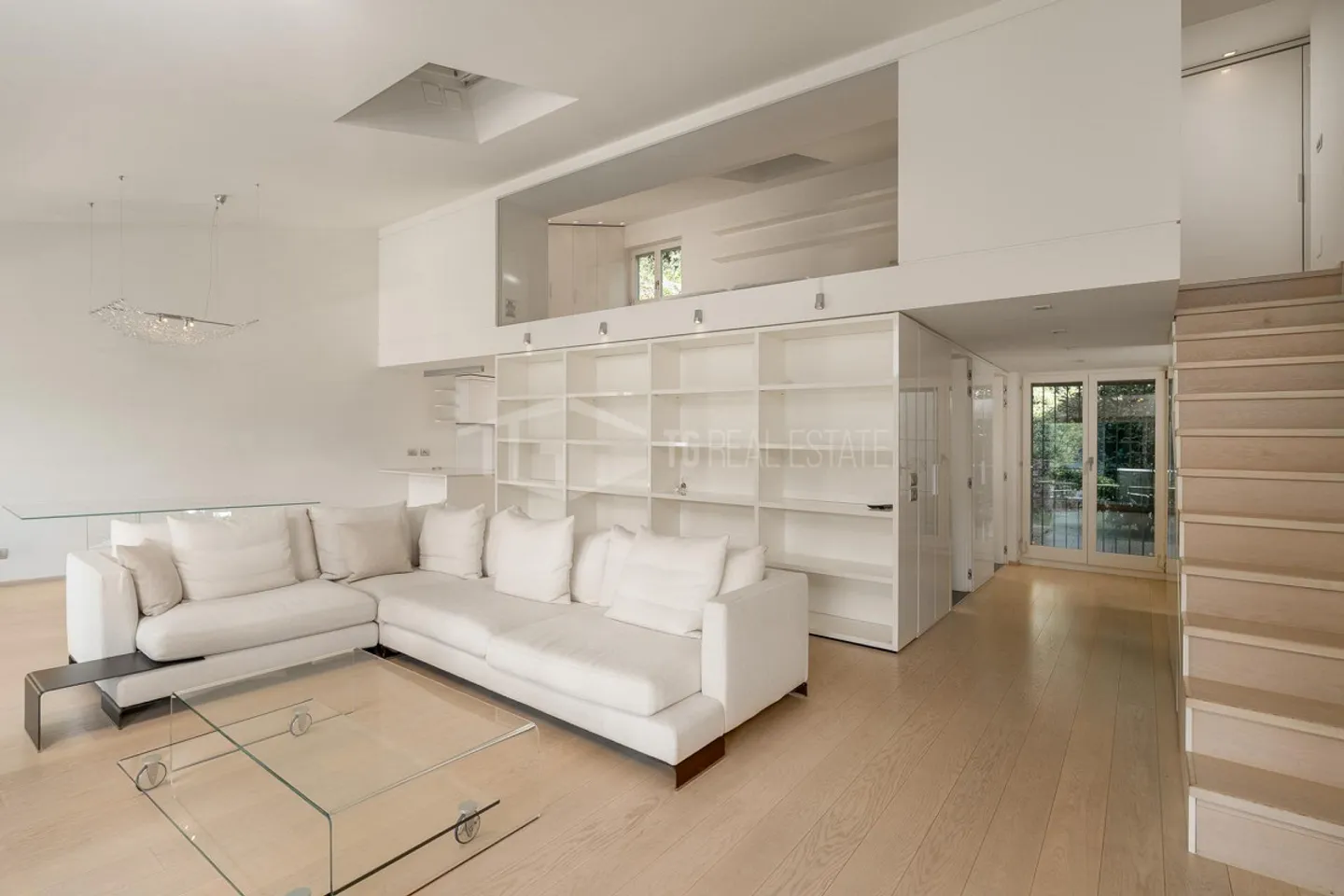 DUPLEX DA SOGNO CON VISTA LAGO, GIARDINO E PISCINA - Foto 7 di 11