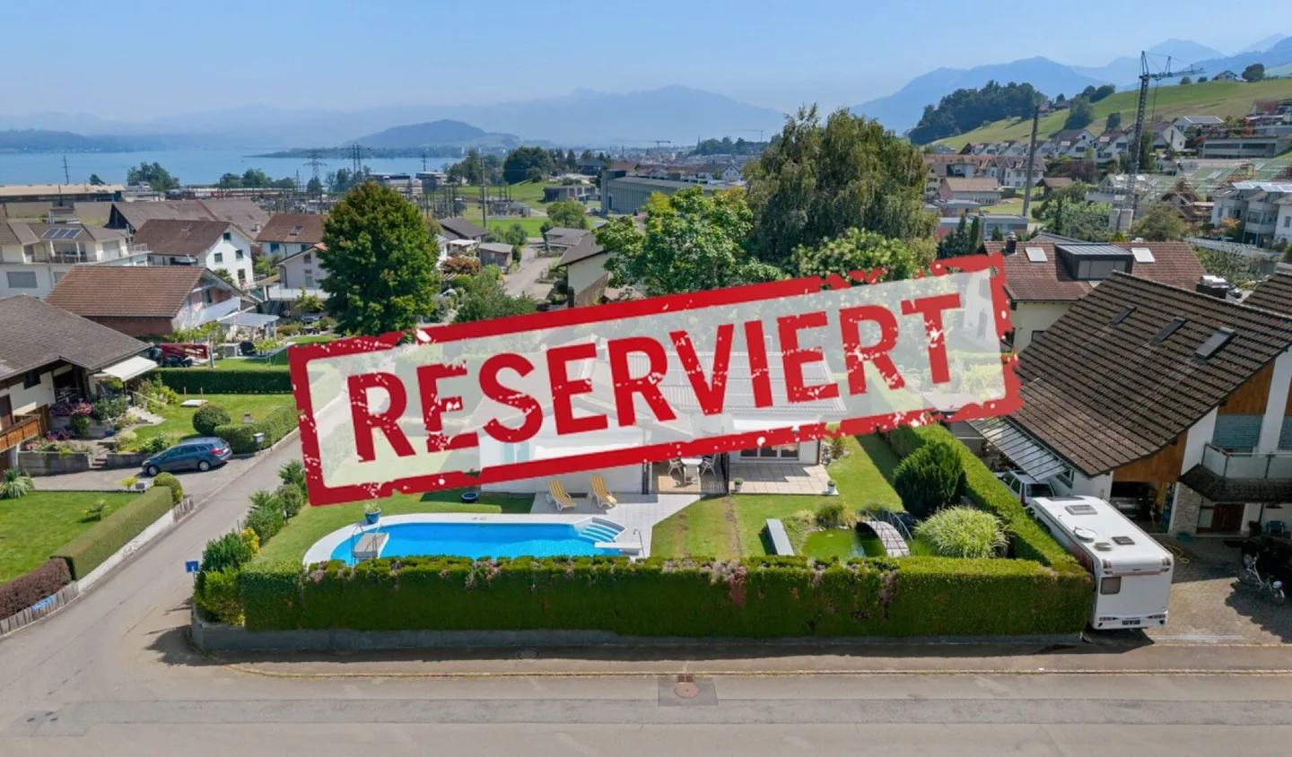 Riservato Casa unifamiliare con piscina e impianto di laghetto - Foto 1 di 1