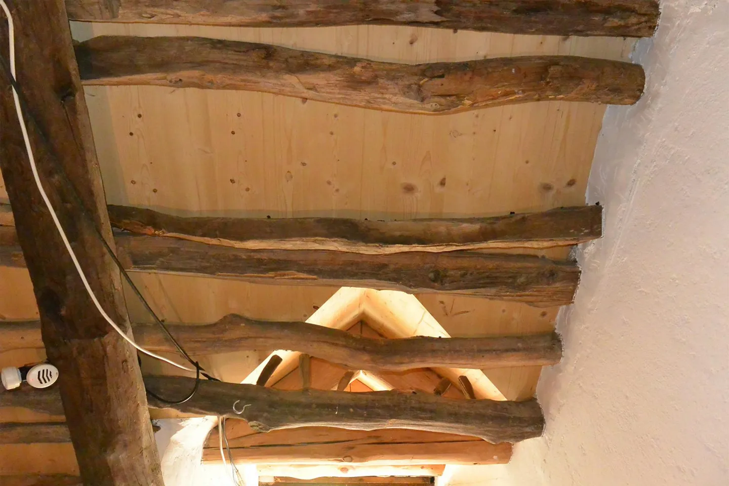 Rustic Cottage with Atelier - Photo 8 of 18