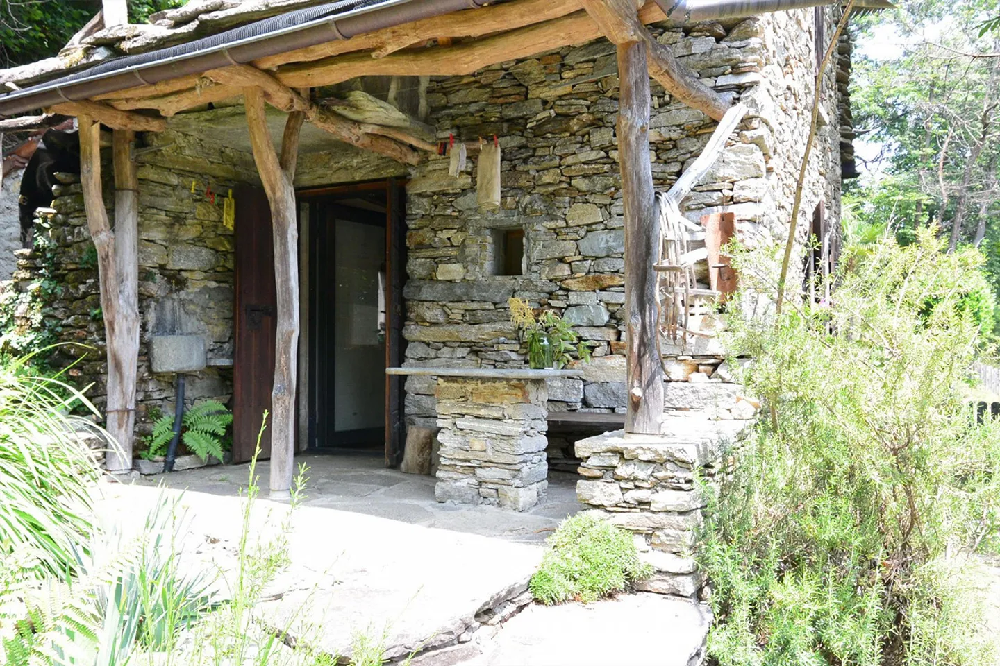 Rustic Cottage with Atelier - Photo 3 of 18