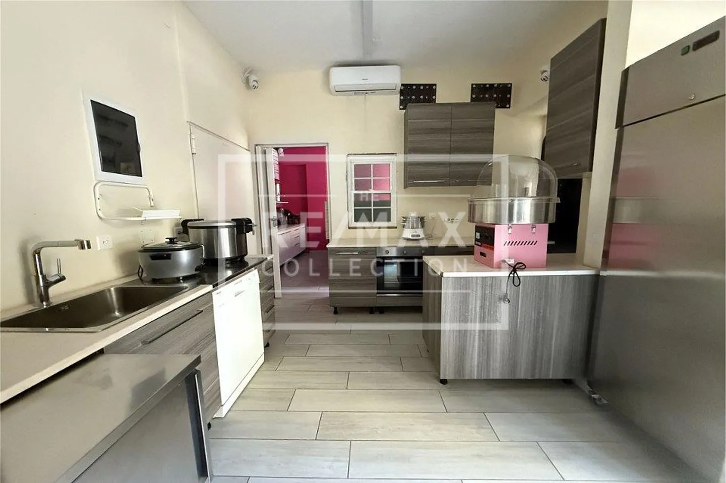 Espace idéal pour votre entreprise ! Locaux commerciaux à Loreto - Photo 6 sur 11