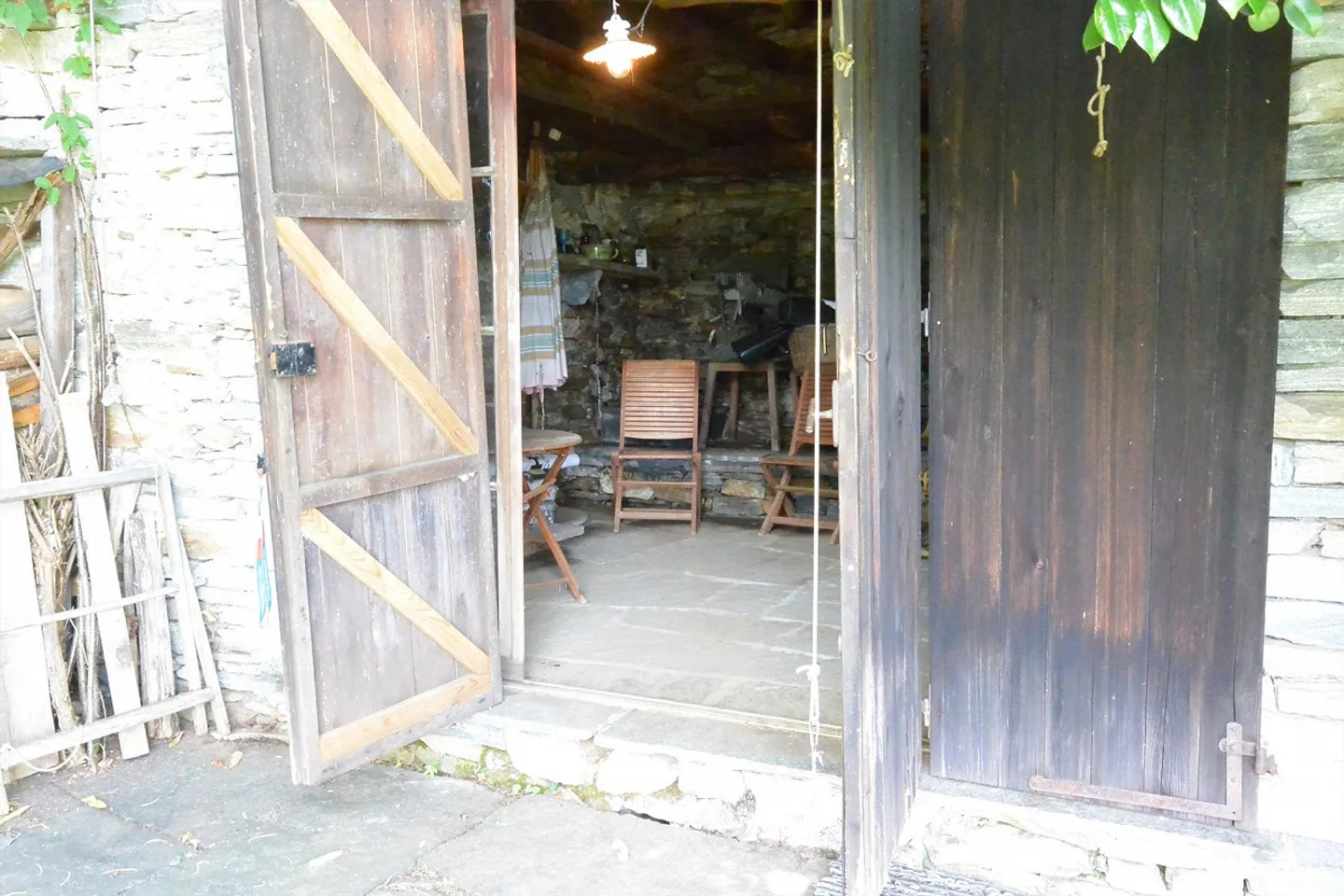 Rustic Cottage with Atelier - Photo 14 of 18