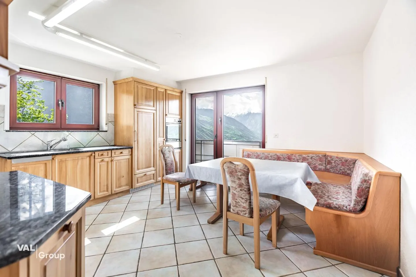 Exclusive Apartment with Stunning Views - Photo 5 of 13