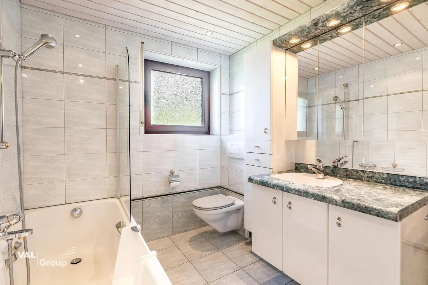Exclusive Apartment with Stunning Views - Photo 7 of 13