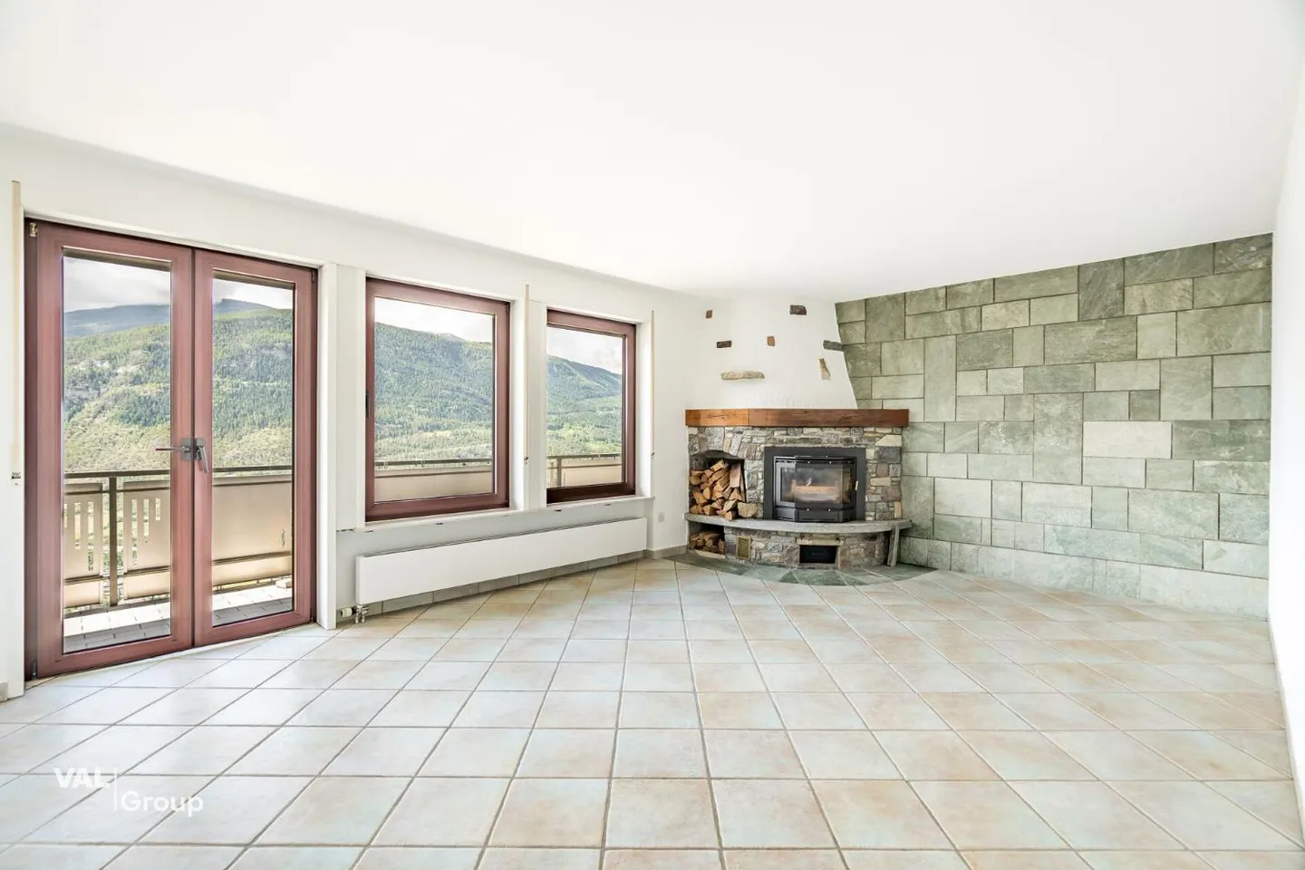 Exclusive Apartment with Stunning Views - Photo 2 of 13
