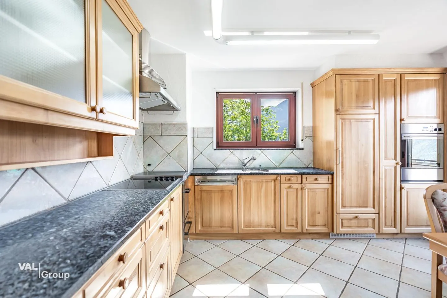 Exclusive Apartment with Stunning Views - Photo 4 of 13