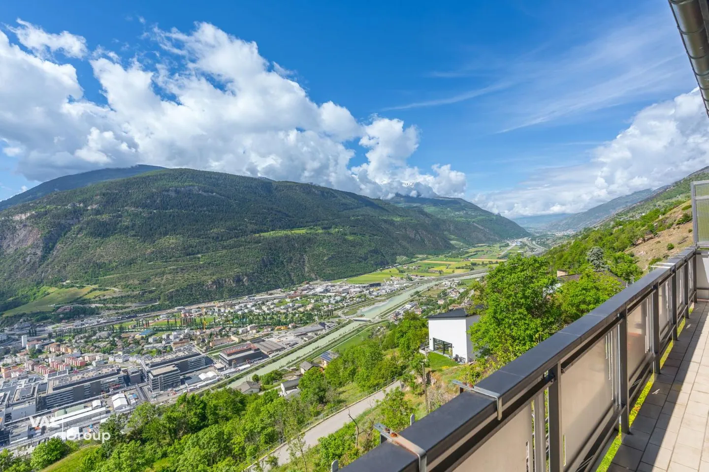Exclusive Apartment with Stunning Views - Photo 11 of 13
