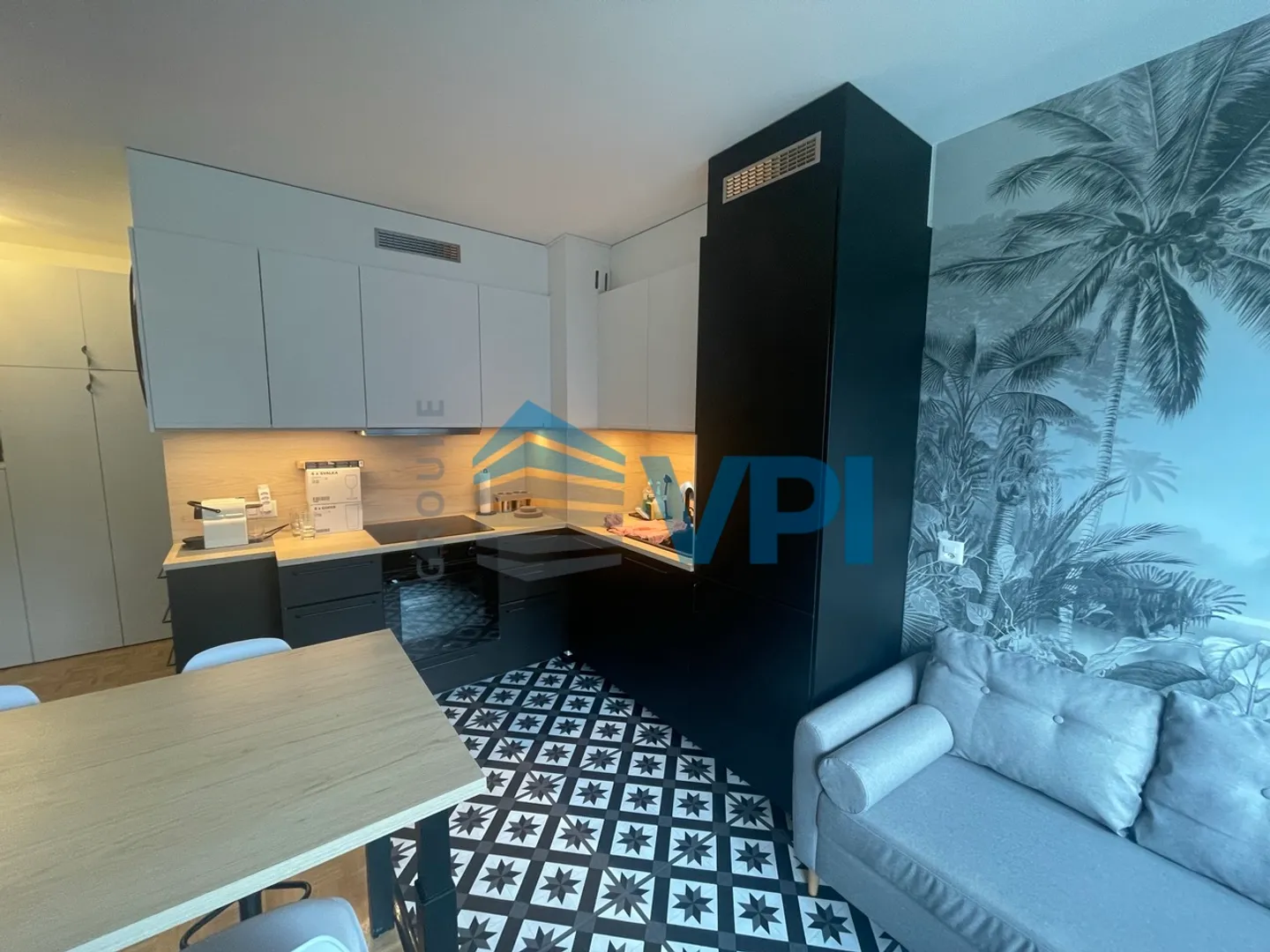 Tastefully furnished 2-room apartment - Separate bedroom - Photo 4 of 7