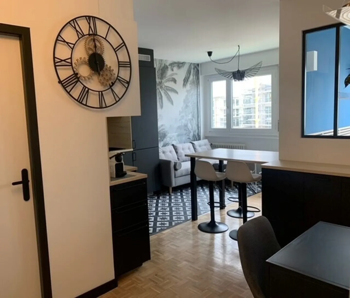 Tastefully furnished 2-room apartment - Separate bedroom - Photo 2 of 7