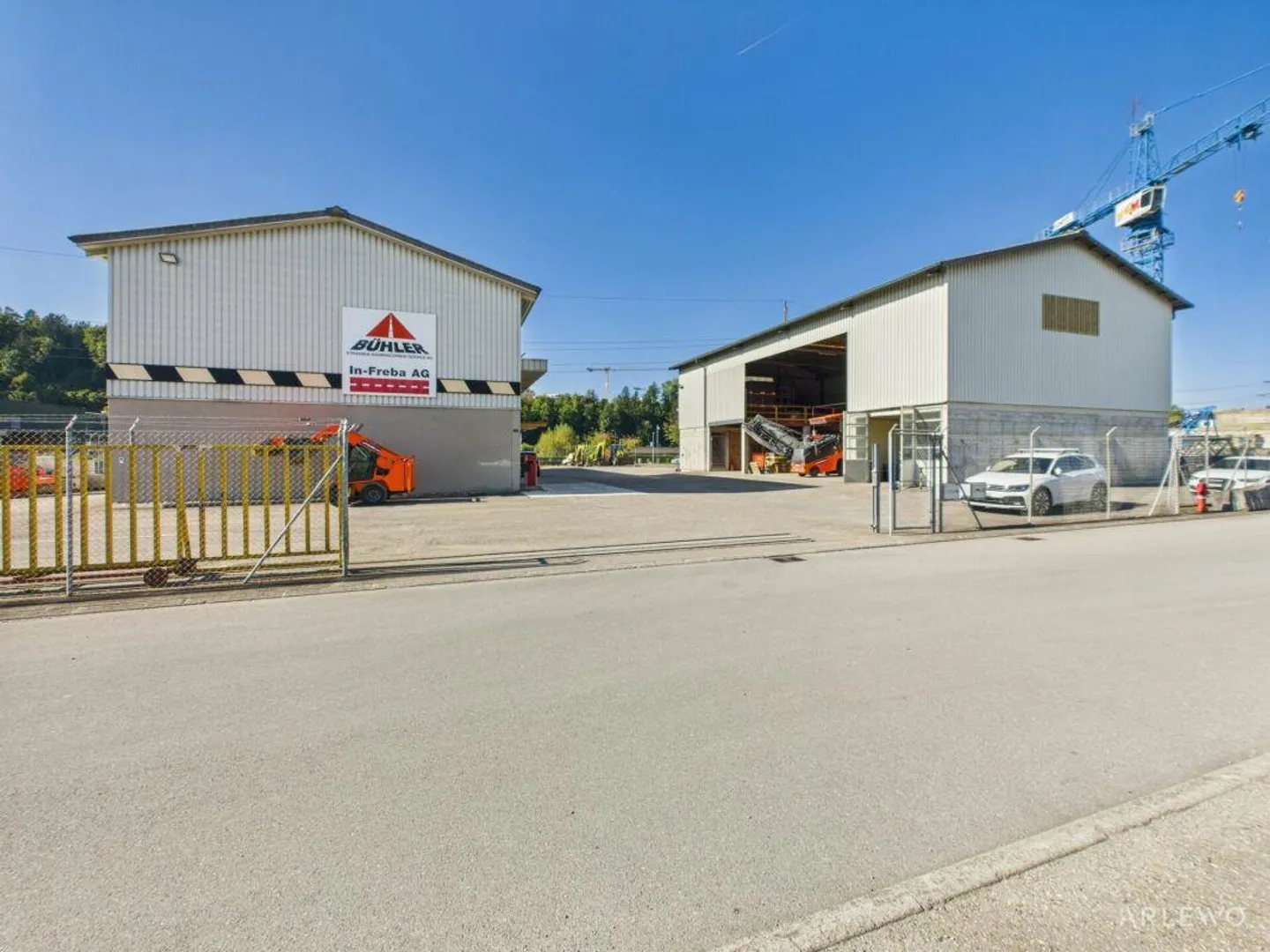 Spacious commercial building with workshop area - Photo 1 of 22