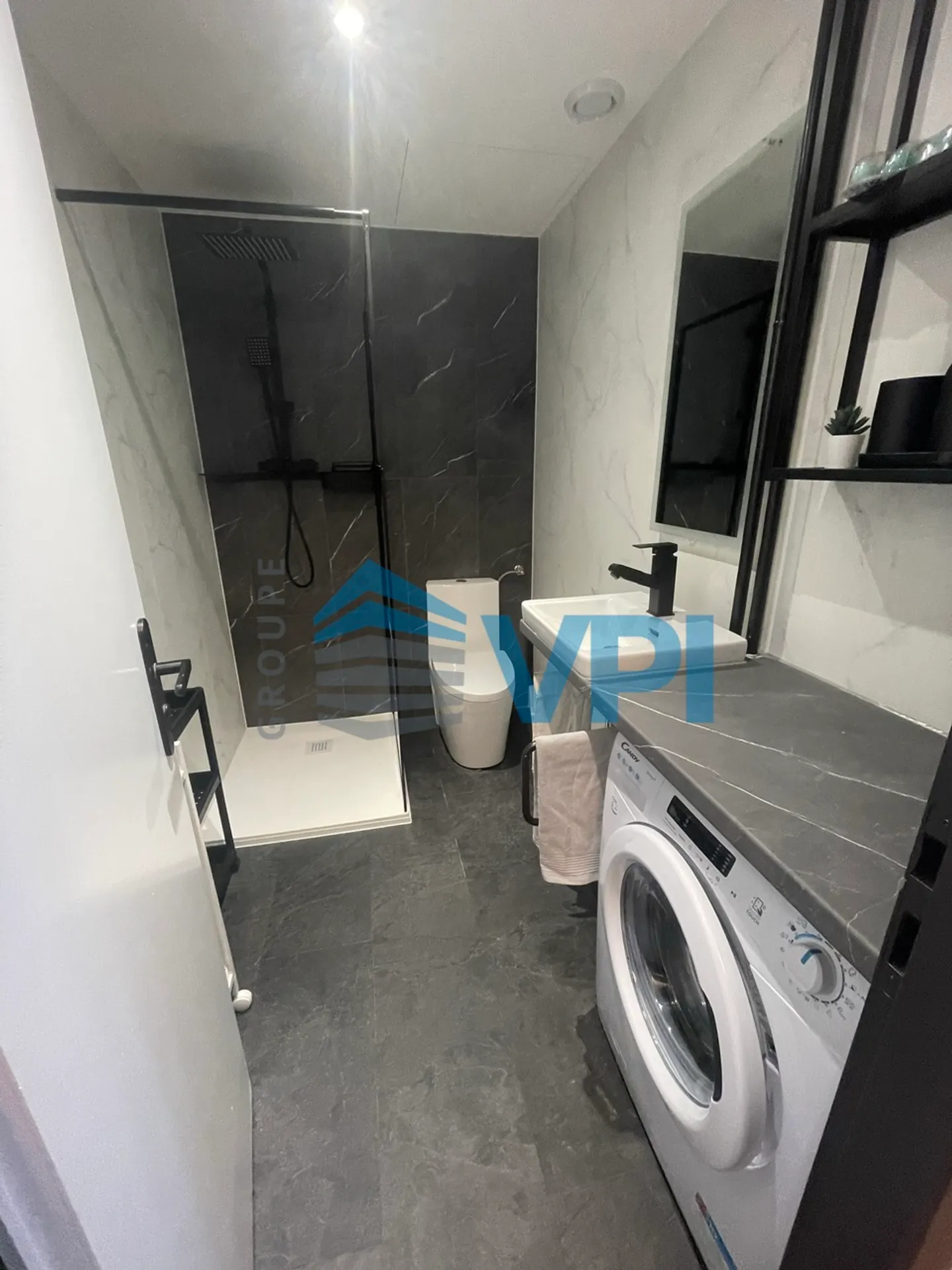 Tastefully furnished 2-room apartment - Separate bedroom - Photo 6 of 7