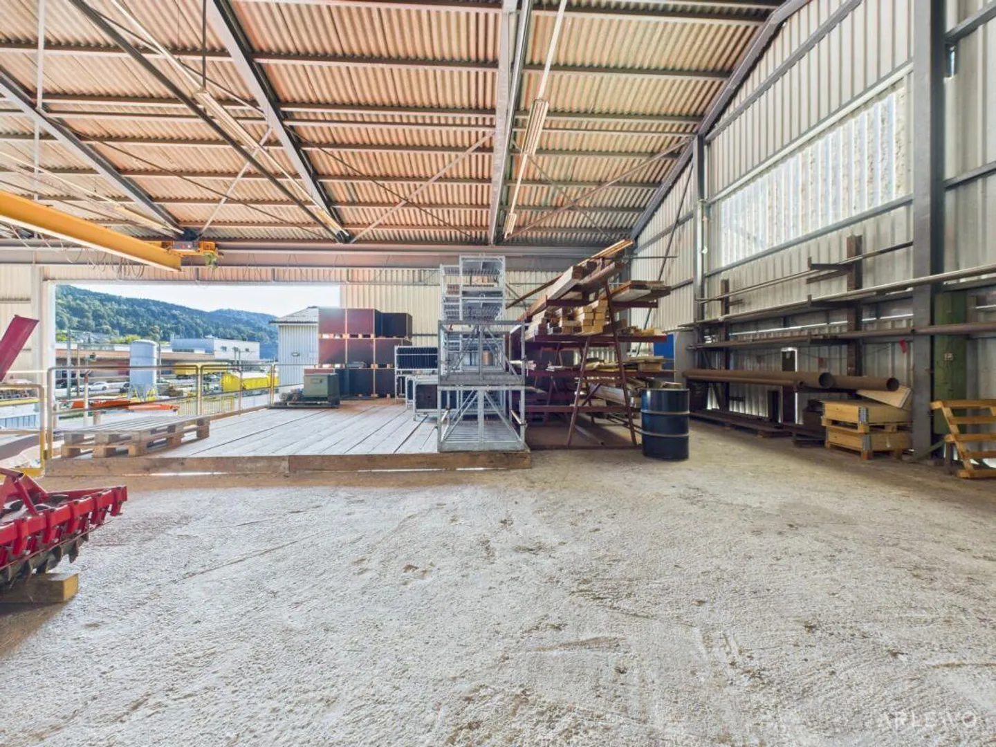 Spacious commercial building with workshop area - Photo 20 of 22