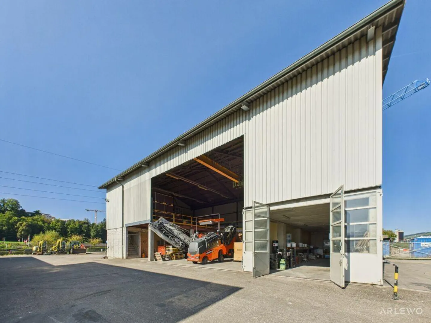 Spacious commercial building with workshop area - Photo 15 of 22