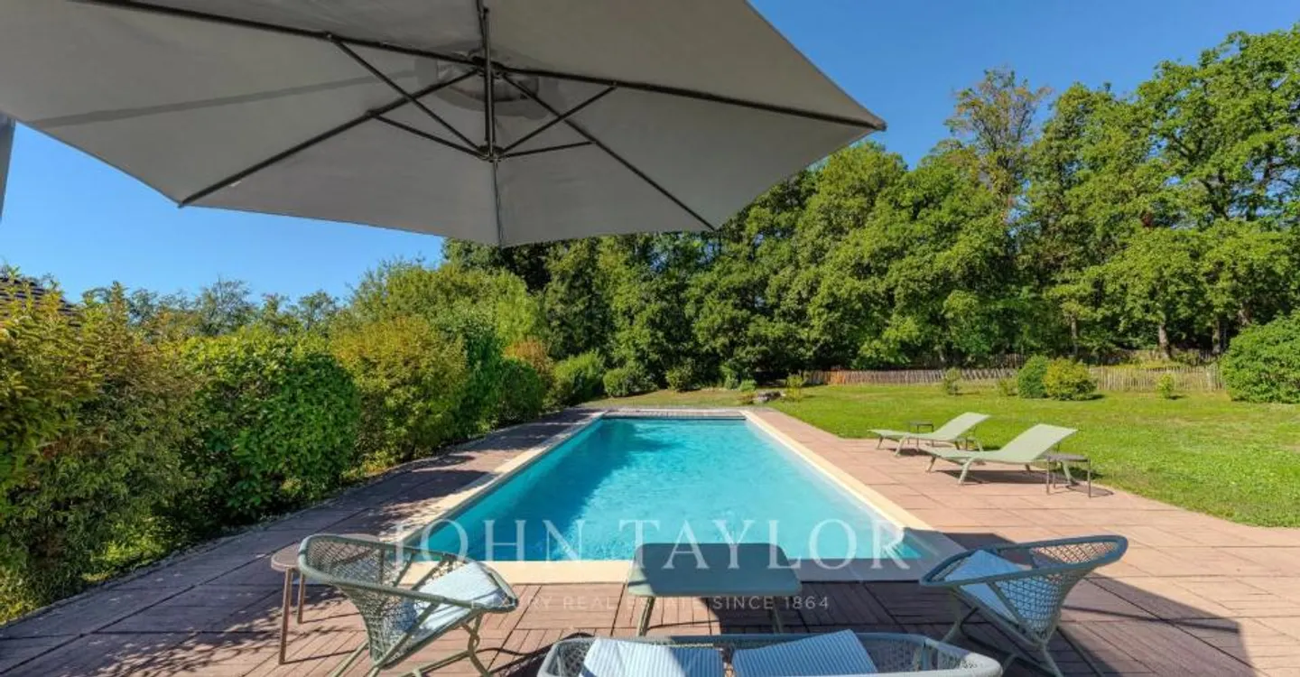 Villa with pool, lake and Mont-Blanc view - Photo 3 of 9