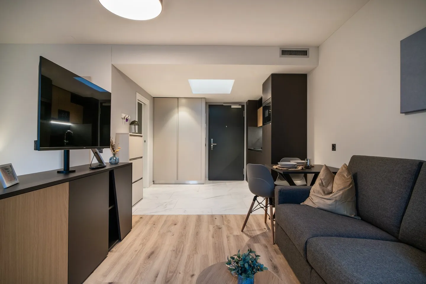 Last available Apartments at City Pop Zürich Oerlikon Central - Photo 2 of 19