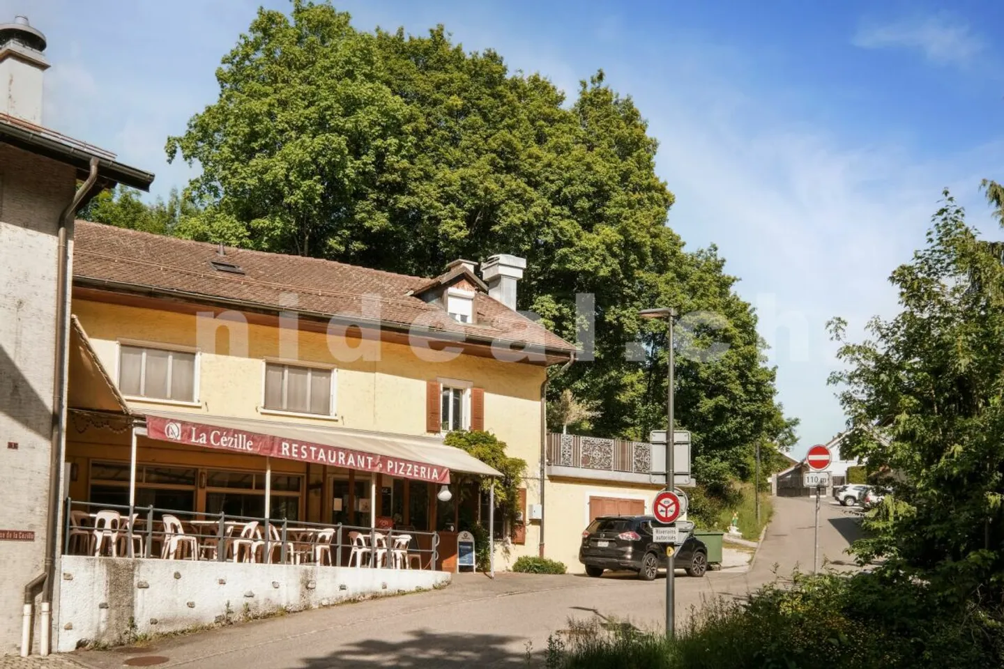 Begnins, 4,5-Zimmer-Wohnung und Restaurant von 184 m2 - Foto 2 von 13