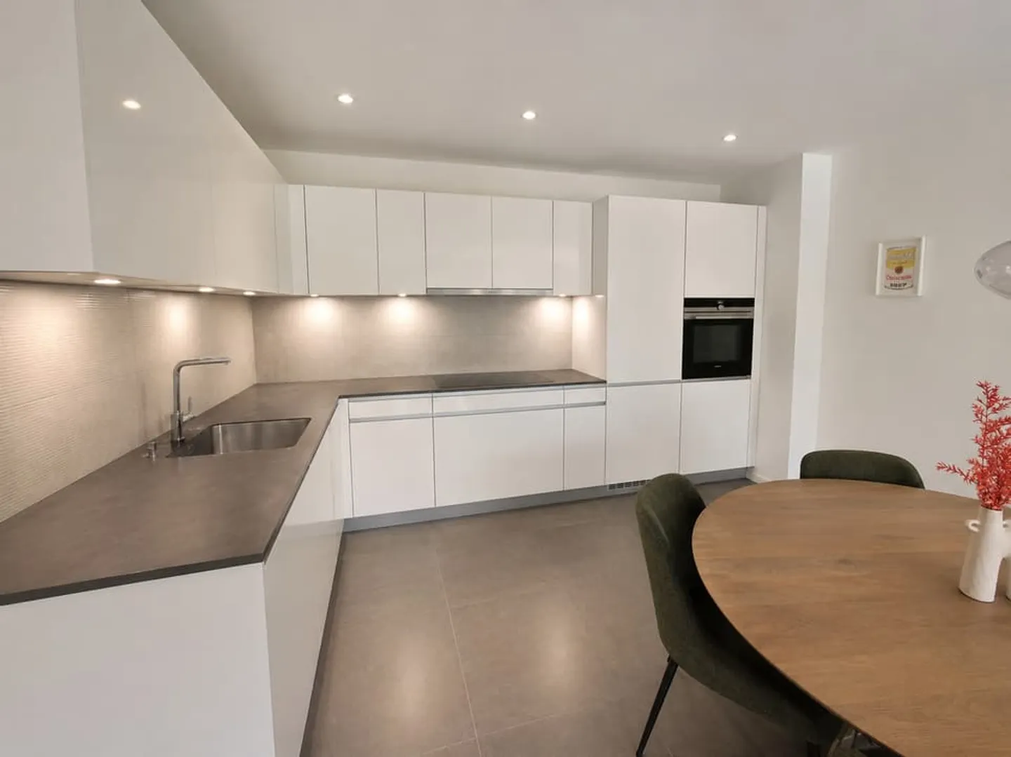 New 3.5-room apartment 150 meters from the lake with large private garden - Photo 5 of 9