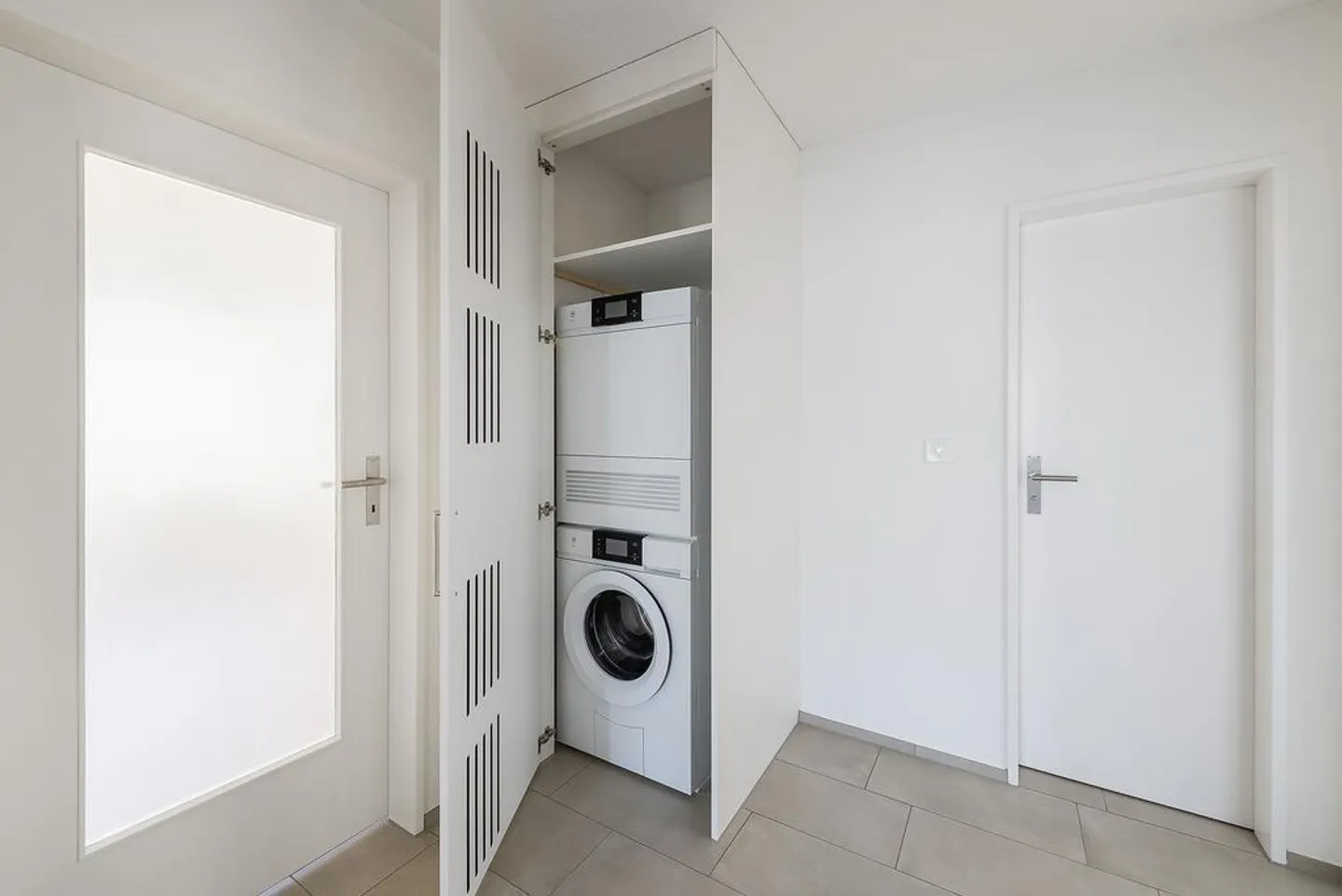 Appartamento 3 locali appena ristrutturato con balcone e torre di lavaggio - Foto 4 di 4
