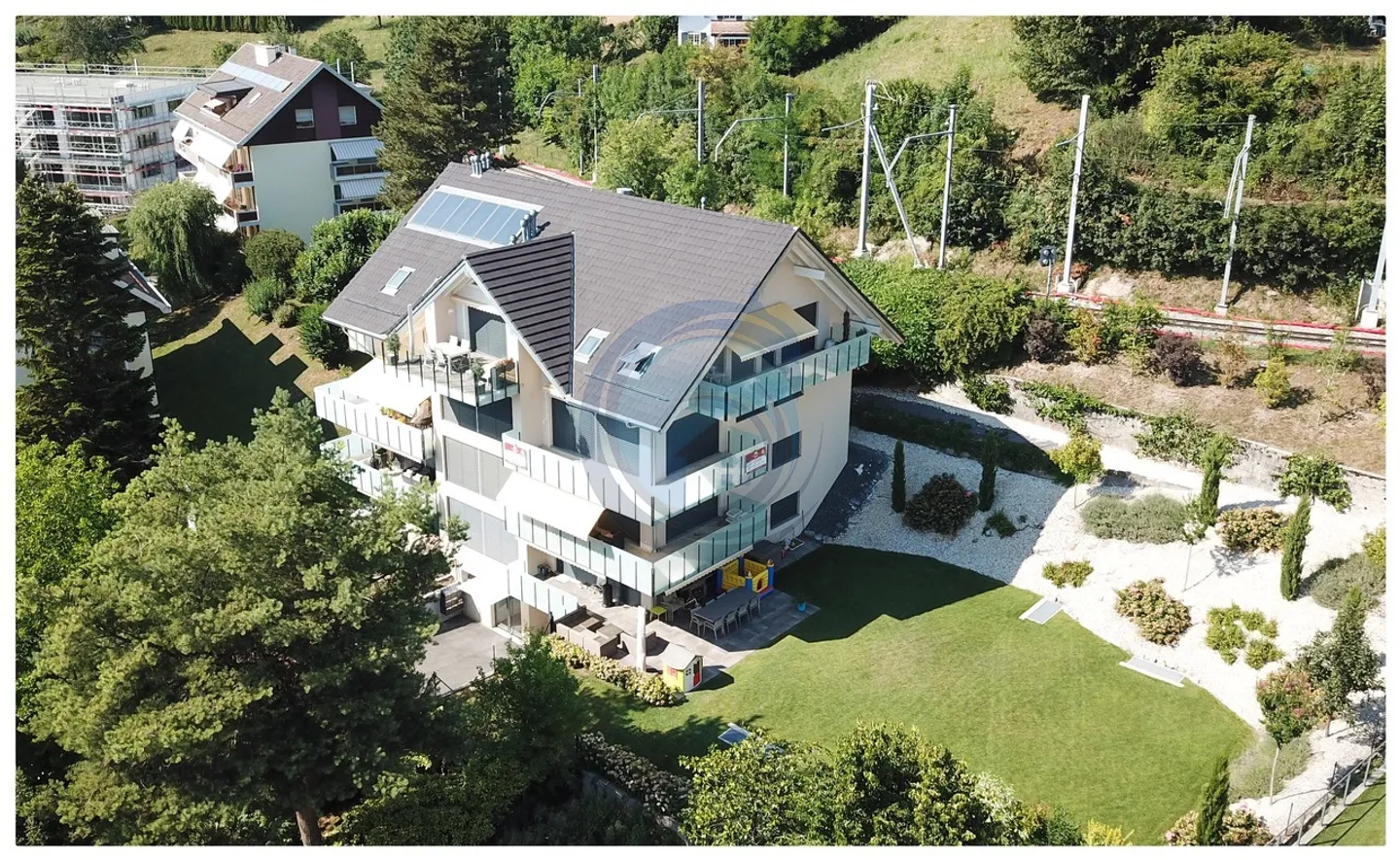 Schöne Wohnung von 4,5 Zimmern mit Blick auf den See - Foto 1 von 17