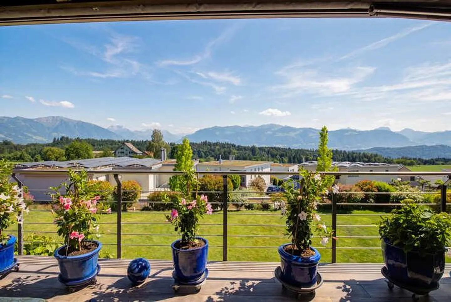 Atemberaubende Wohnung mit Bergblick - Foto 1 von 8