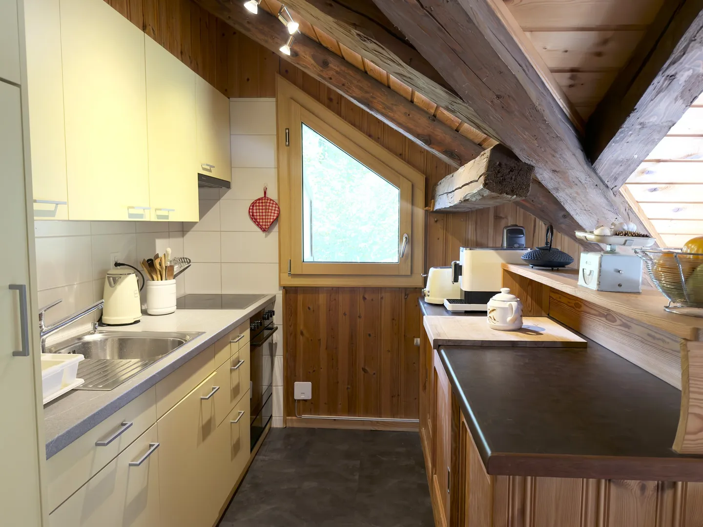 Charming Duplex Apartment - Photo 3 of 8