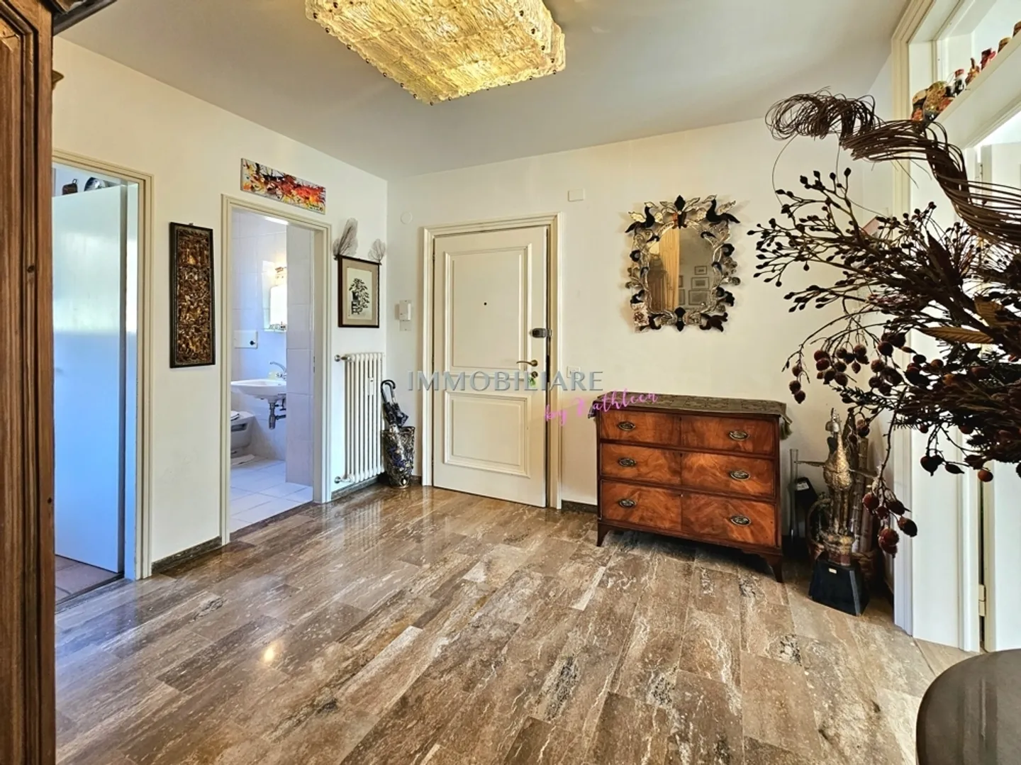 Sunny apartment with a view of the greenery in a quiet, central location near public transport - Photo 10 of 13