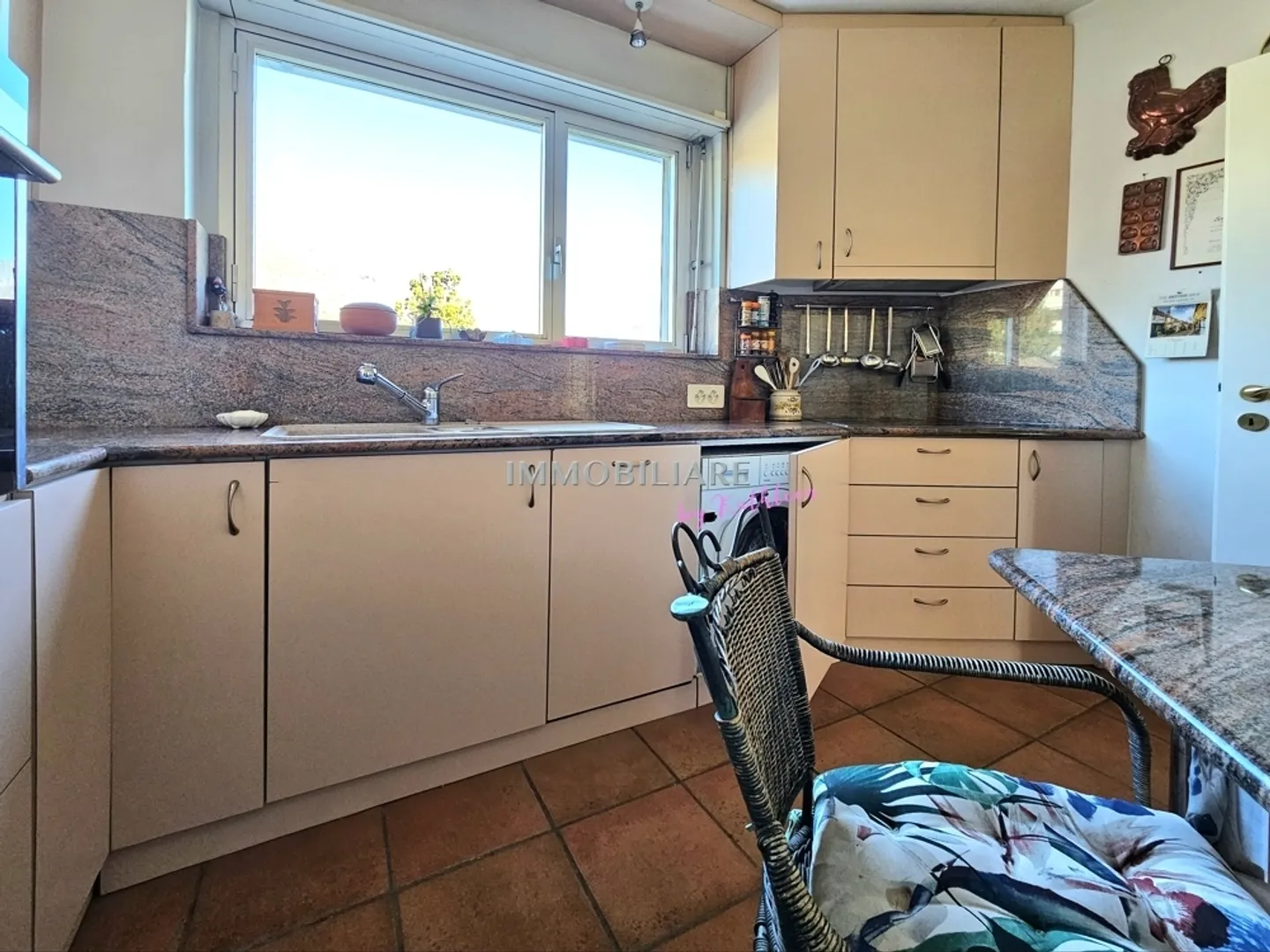 Sunny apartment with a view of the greenery in a quiet, central location near public transport - Photo 11 of 13