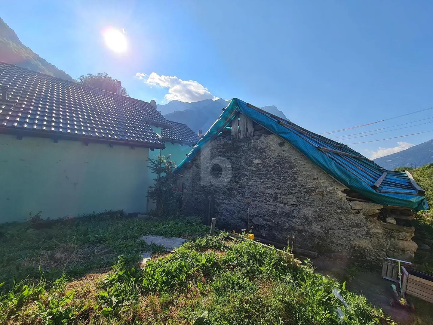 Rustic House with Garden - Photo 4 of 5