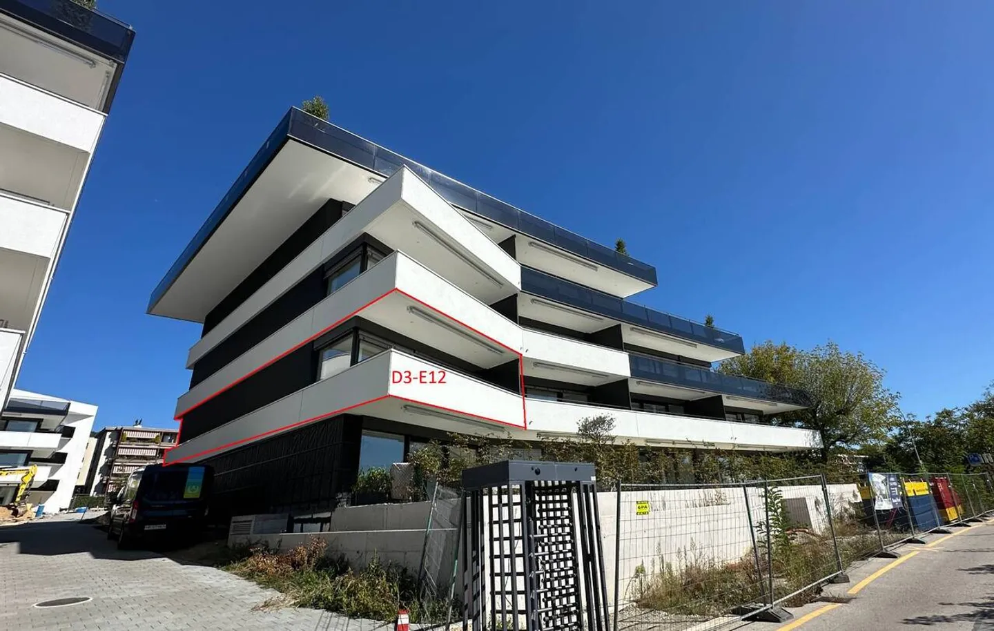 Spacious 3.5 room apartment of 108m2 with 2 balconies and lake view - Photo 10 of 12