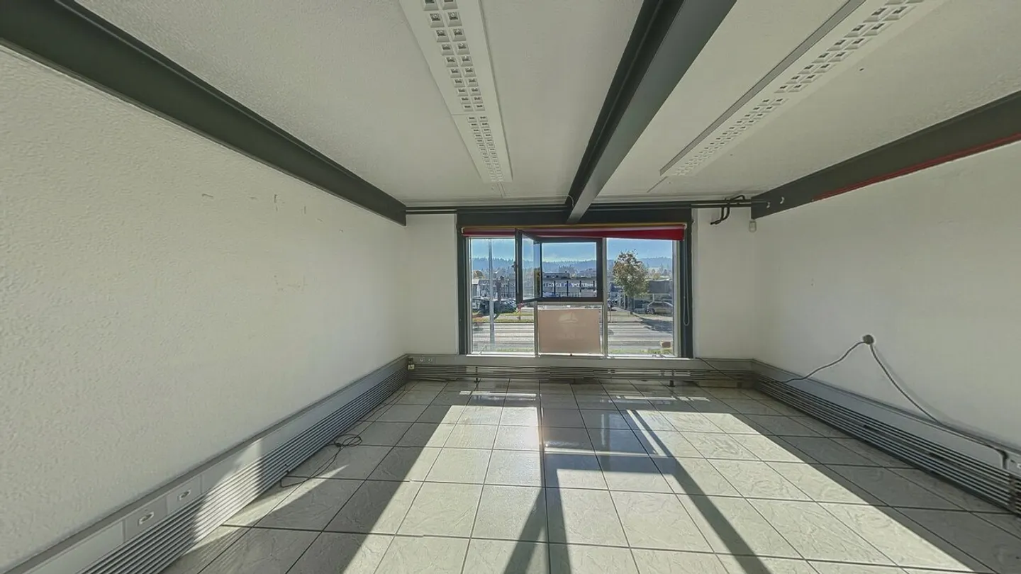 Espace Commercial Polyvalent - Photo 4 sur 8