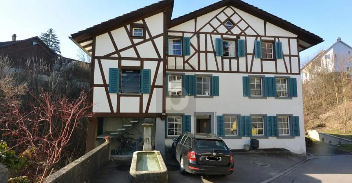 SPACIOUS IN IDYLLIC LOCATION - Photo 1 of 5