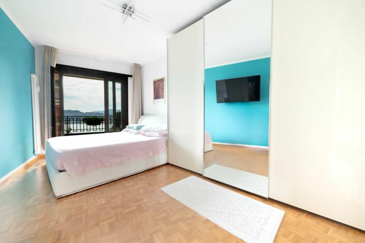 Traumhafter Seeblick, eingebettet in die Ruhe des Grüns - Foto 6 von 11