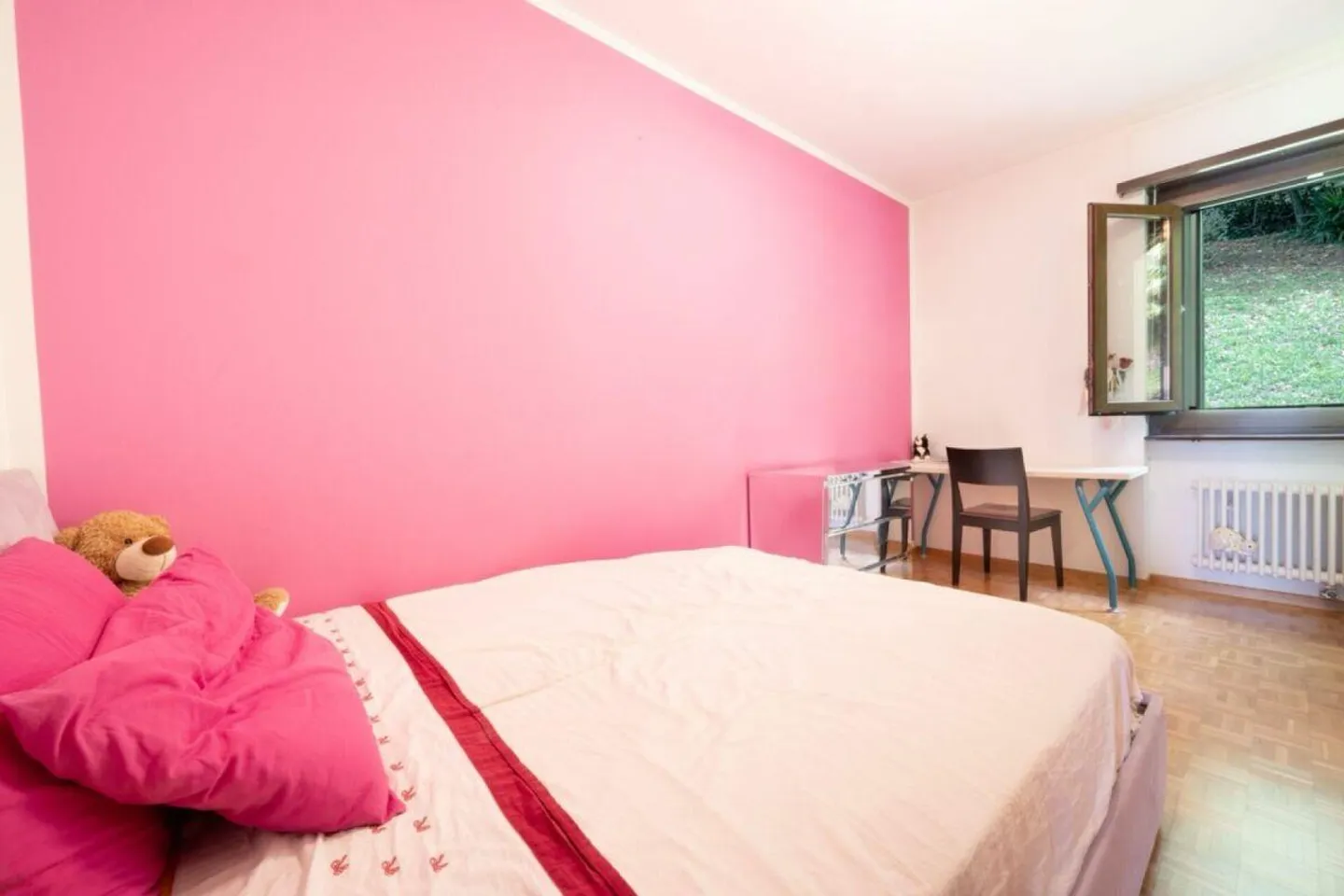 Traumhafter Seeblick, eingebettet in die Ruhe des Grüns - Foto 8 von 11