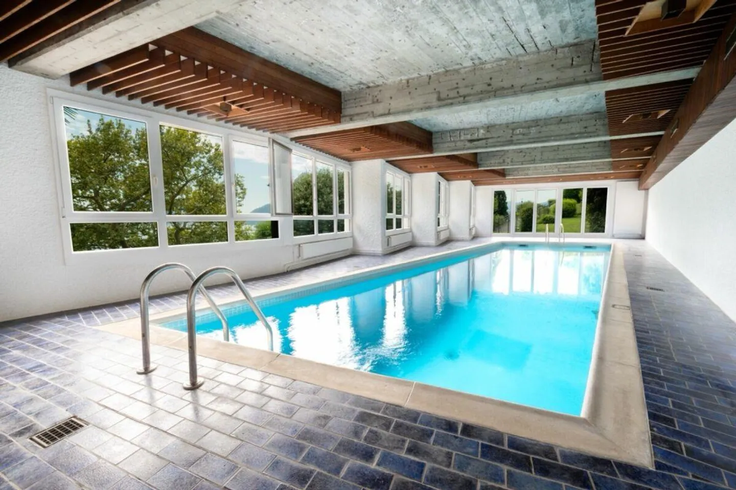 Traumhafter Seeblick, eingebettet in die Ruhe des Grüns - Foto 10 von 11