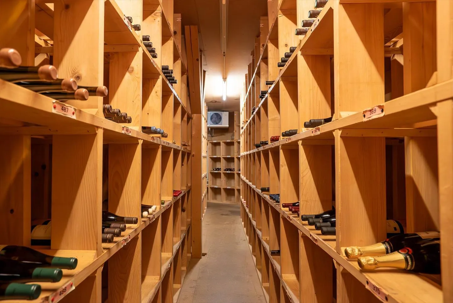 Renowned gastronomic restaurant with attached apartments - Photo 9 of 12