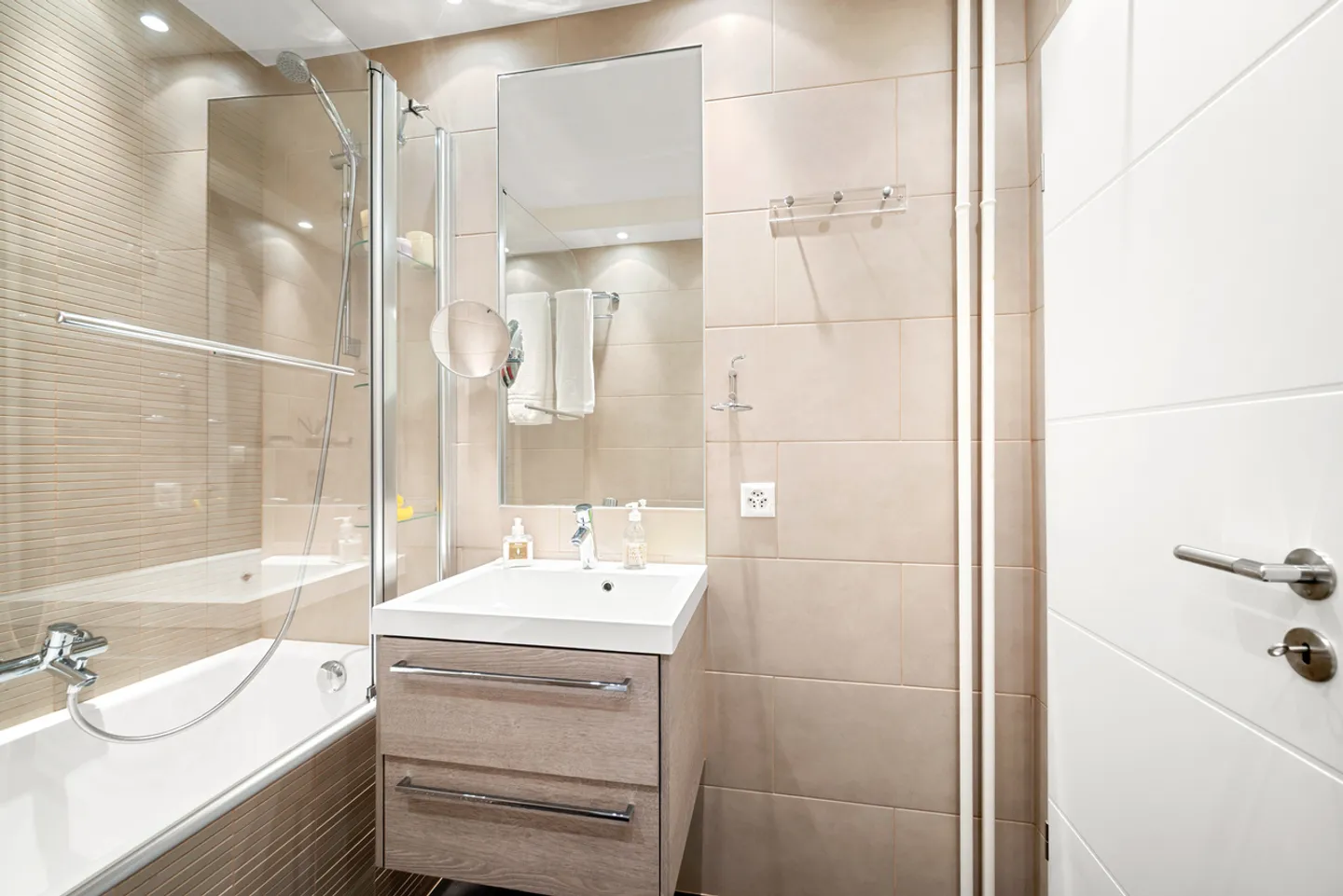 Attique Duplex au Coeur de Genève - Photo 15 sur 24