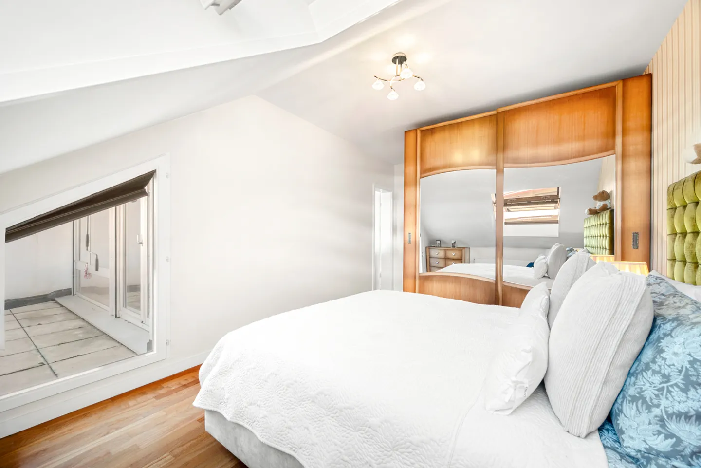 Attique Duplex au Coeur de Genève - Photo 17 sur 24