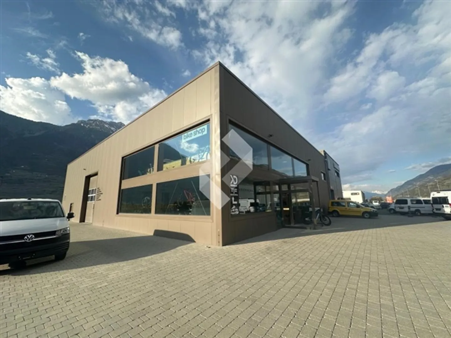 Room on the upper floor in a new hall under construction - Photo 3 of 10