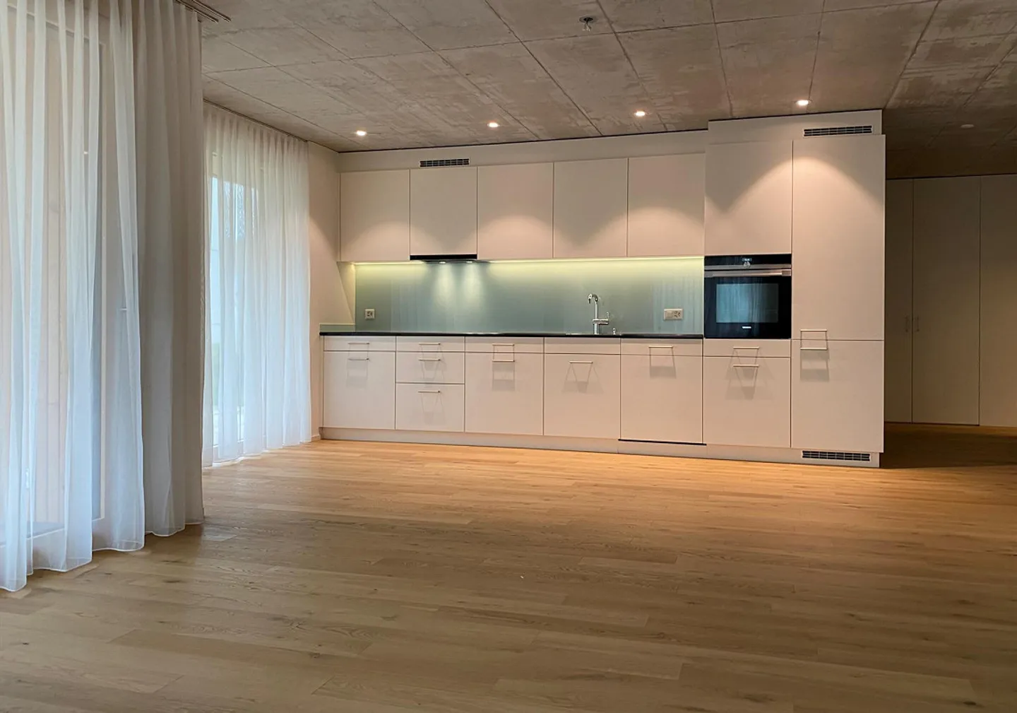 Sole pomeridiano/serale, vista nel verde - Foto 1 di 8