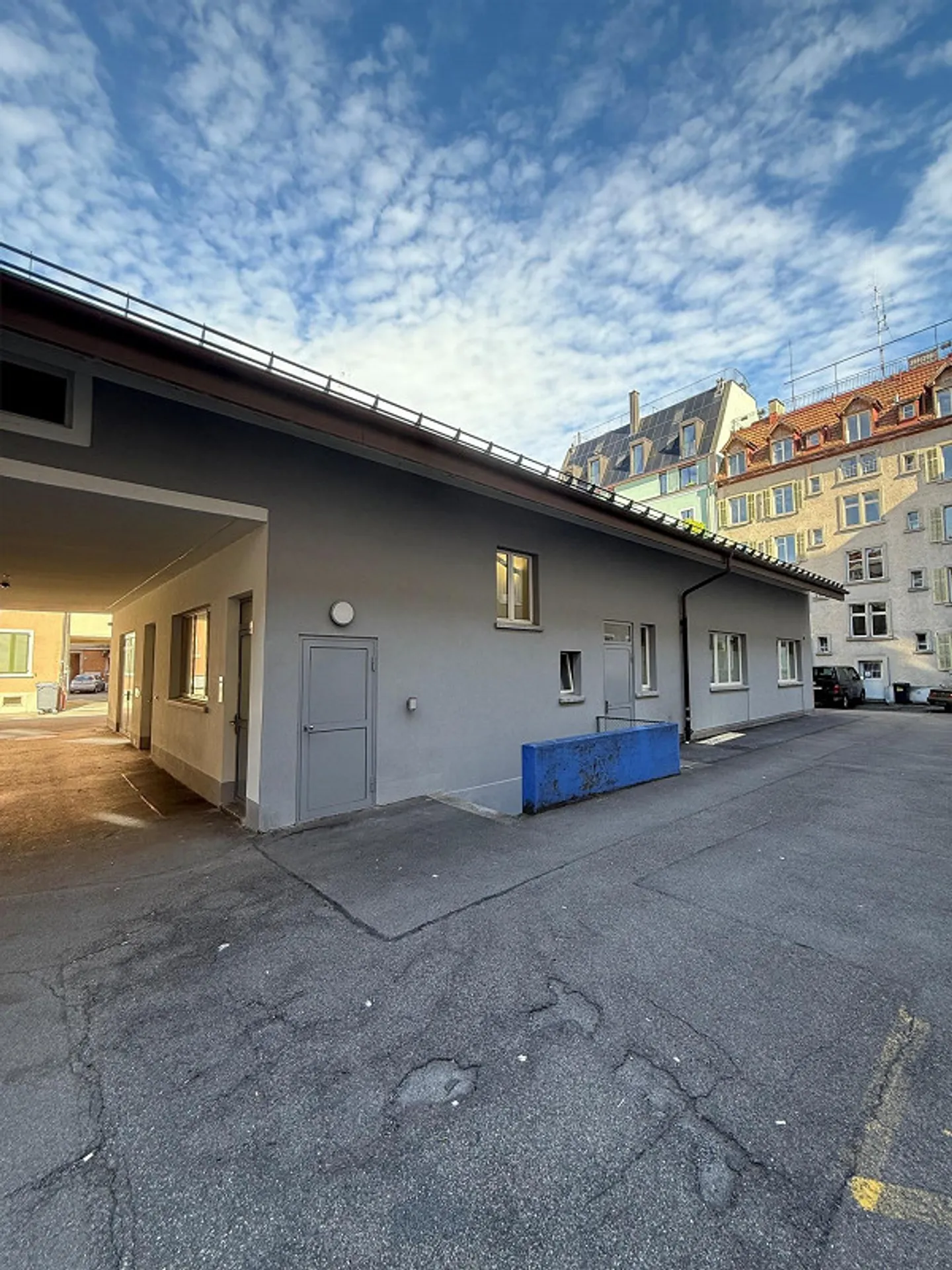 Spazio commerciale in posizione centrale vicino a Lochergut - Foto 1 di 6