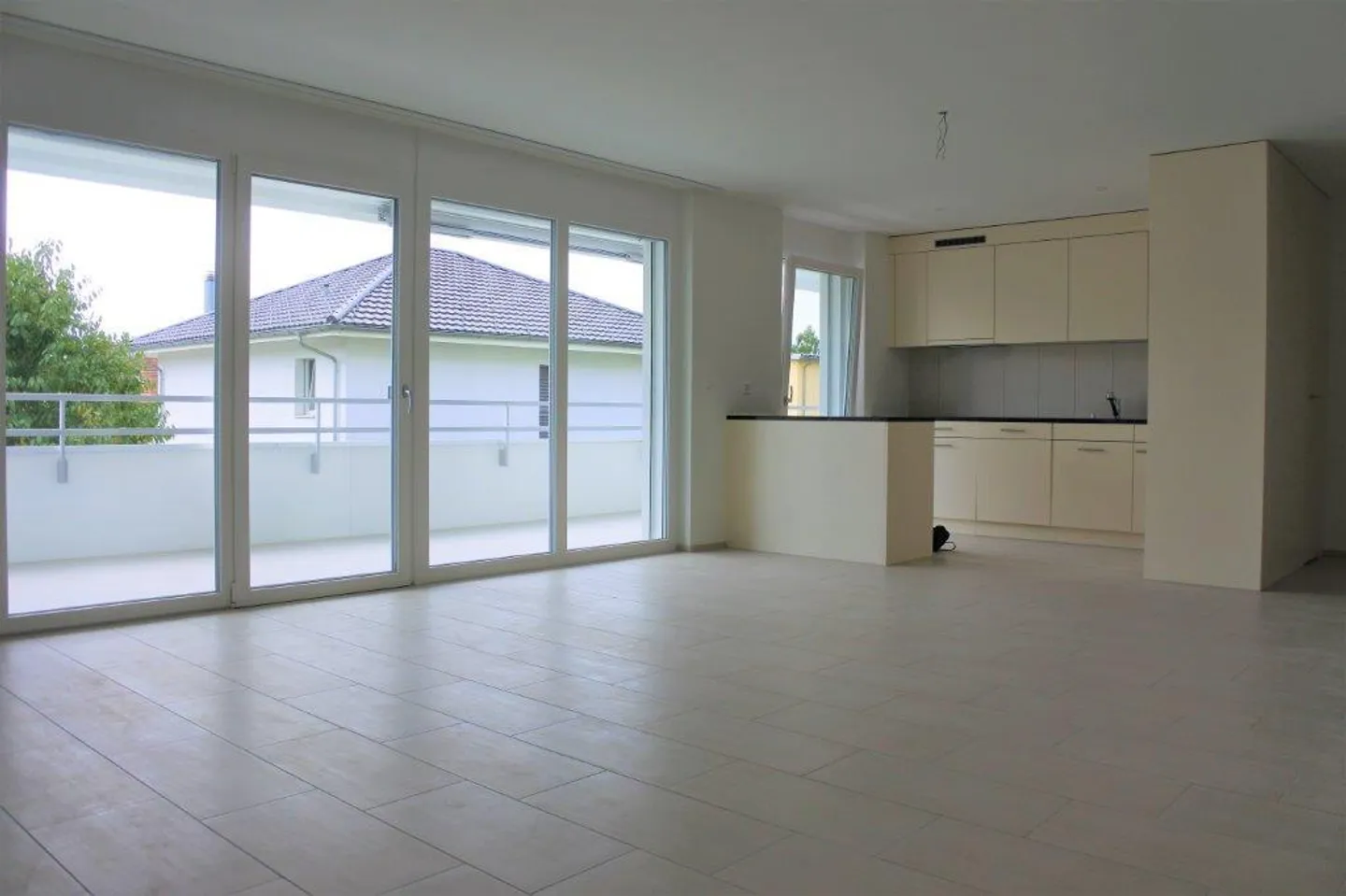 Bellissimo appartamento luminoso di 3,5 stanze a Oberentfelden! - Foto 2 di 6