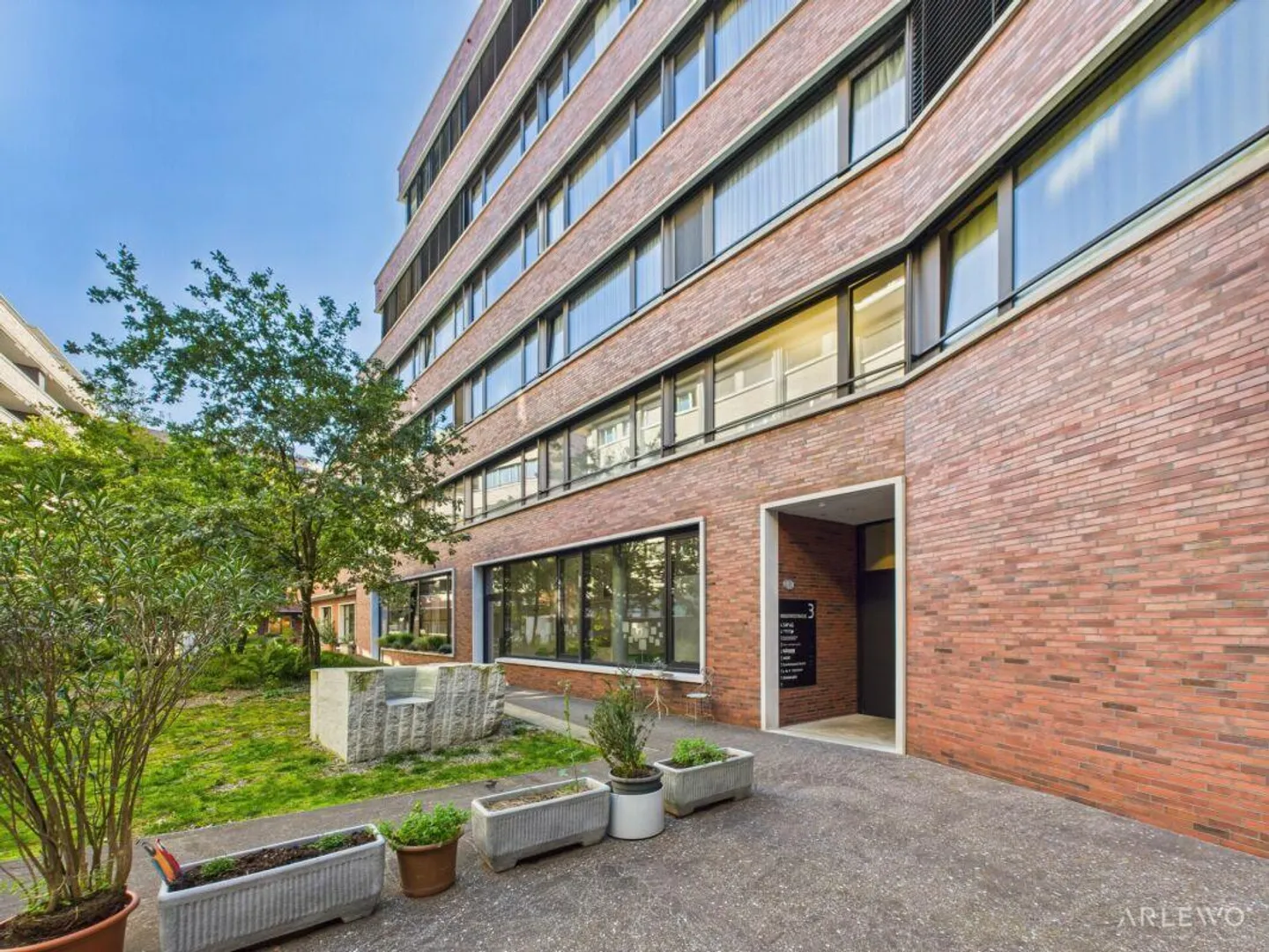 Office space for rent - Photo 1 of 9