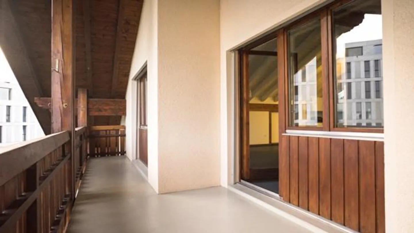 Appartamento mansardato spazioso di 2,5 stanze in centro con grande balcone esposto a sud - Foto 5 di 17