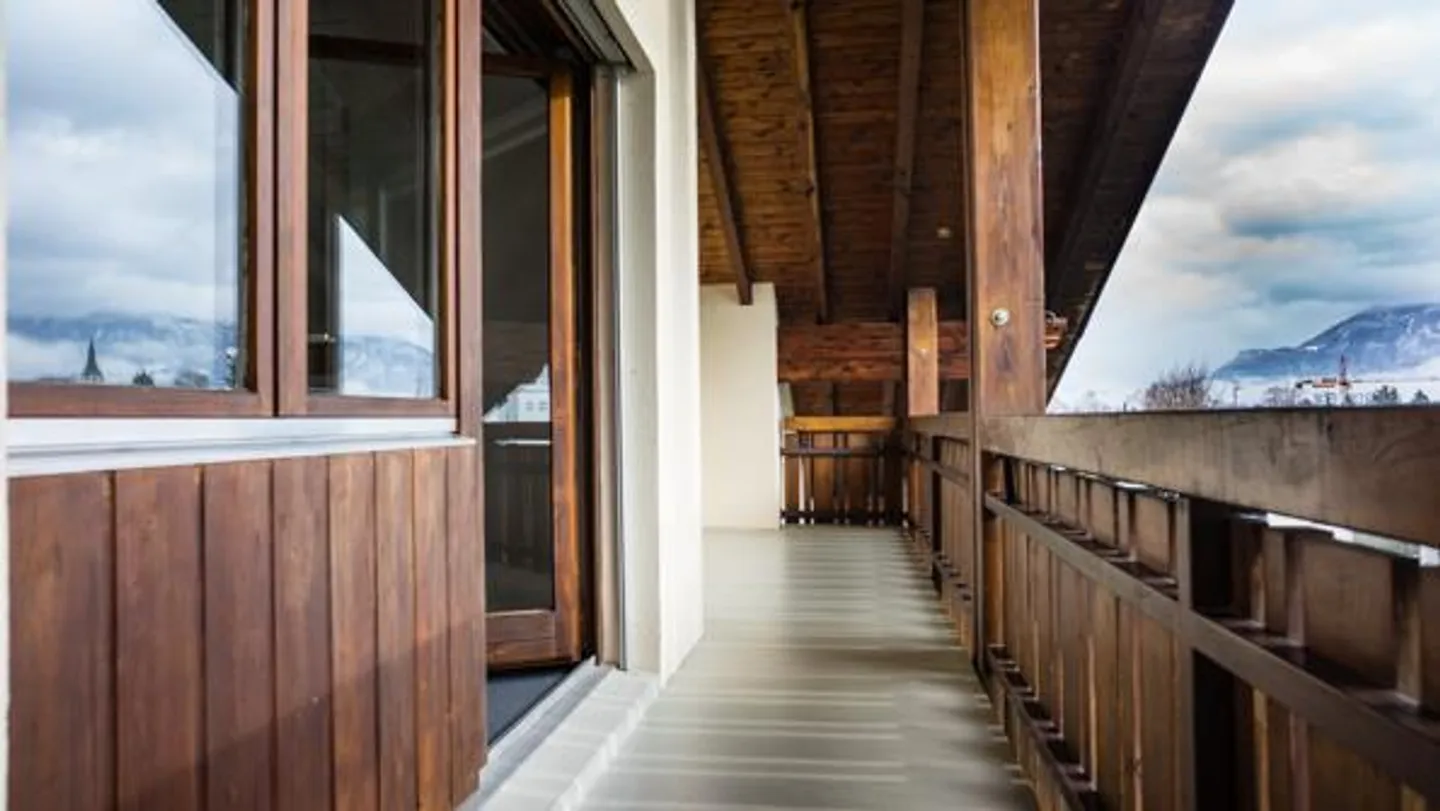 Appartamento mansardato spazioso di 2,5 stanze in centro con grande balcone esposto a sud - Foto 12 di 17