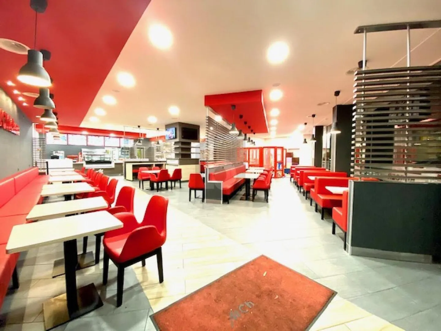 Restaurant Spacieux Près du Lac - Photo 2 sur 5